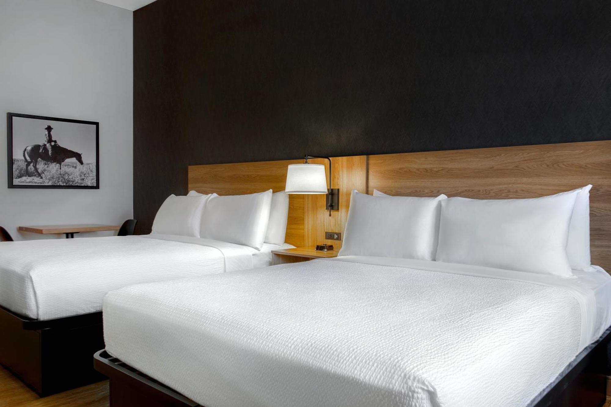 Hotel Ramada By Wyndham Cochrane Extérieur photo