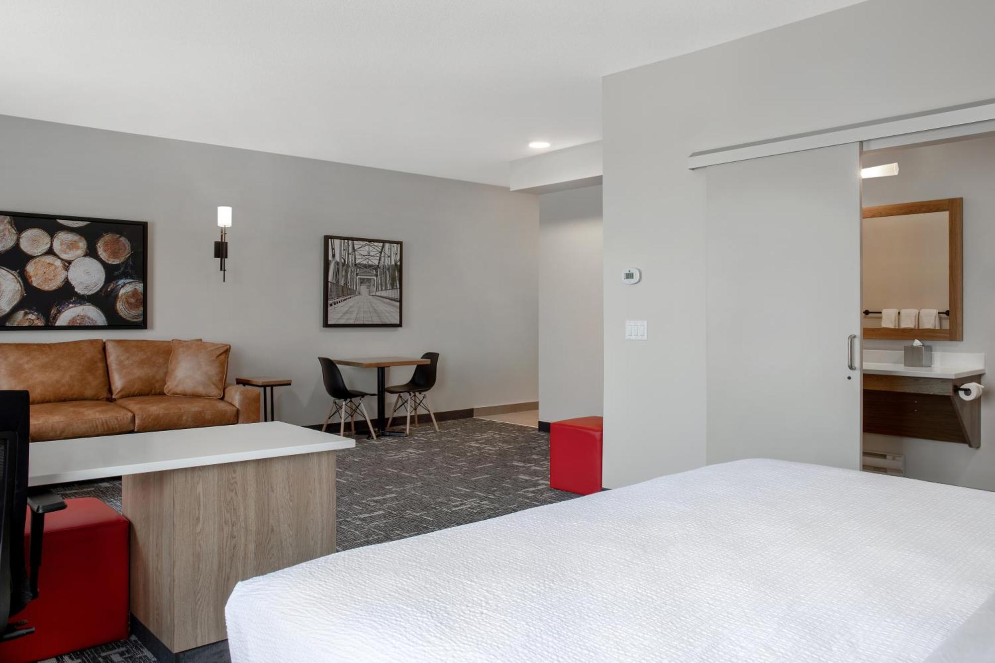 Hotel Ramada By Wyndham Cochrane Extérieur photo