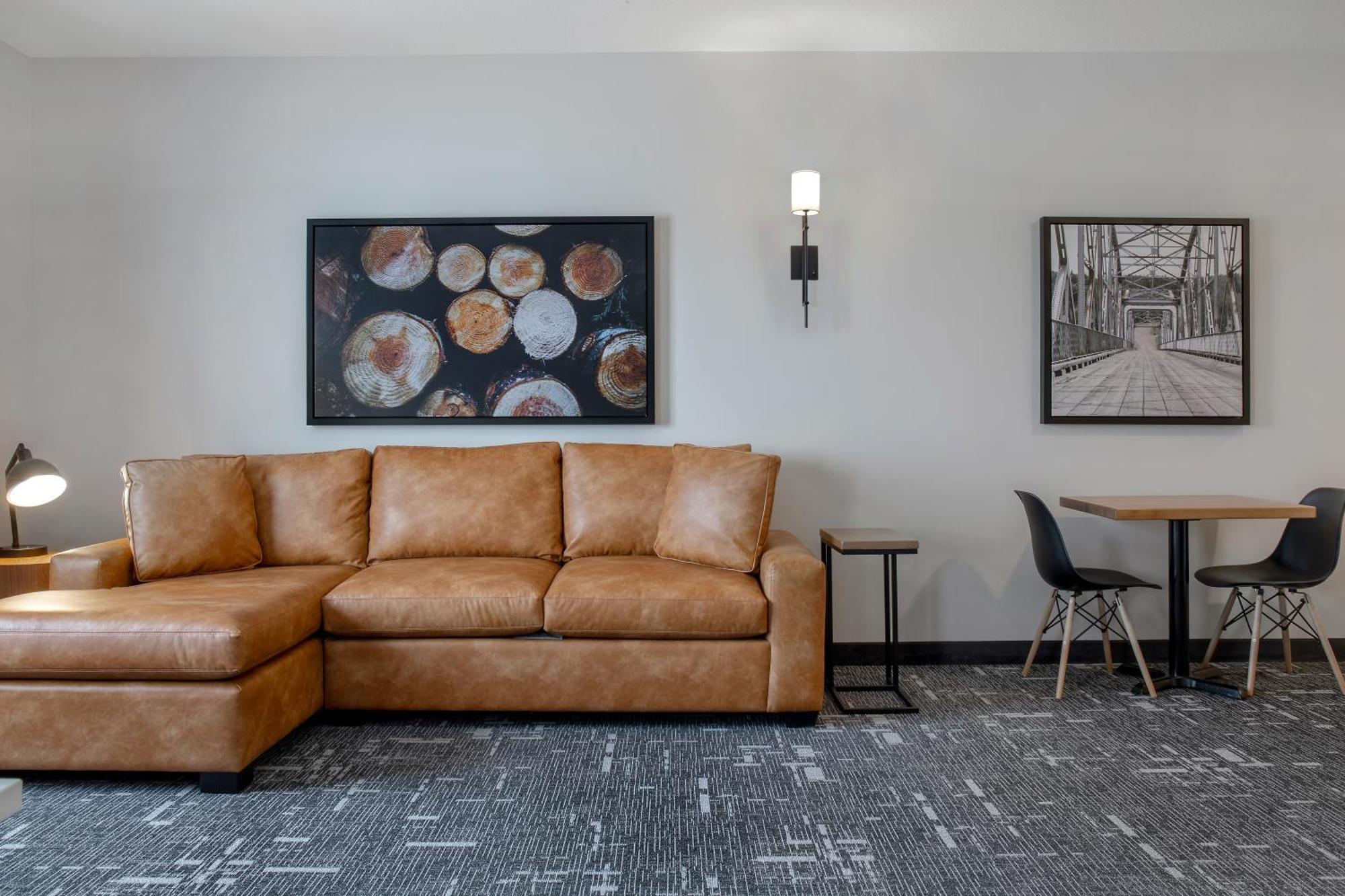 Hotel Ramada By Wyndham Cochrane Extérieur photo