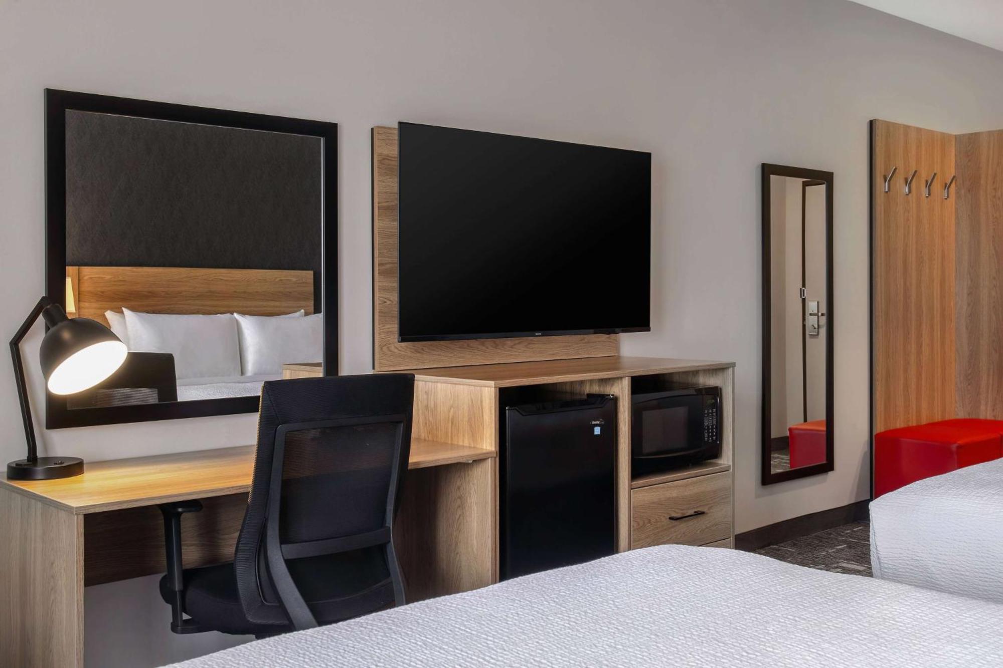 Hotel Ramada By Wyndham Cochrane Extérieur photo
